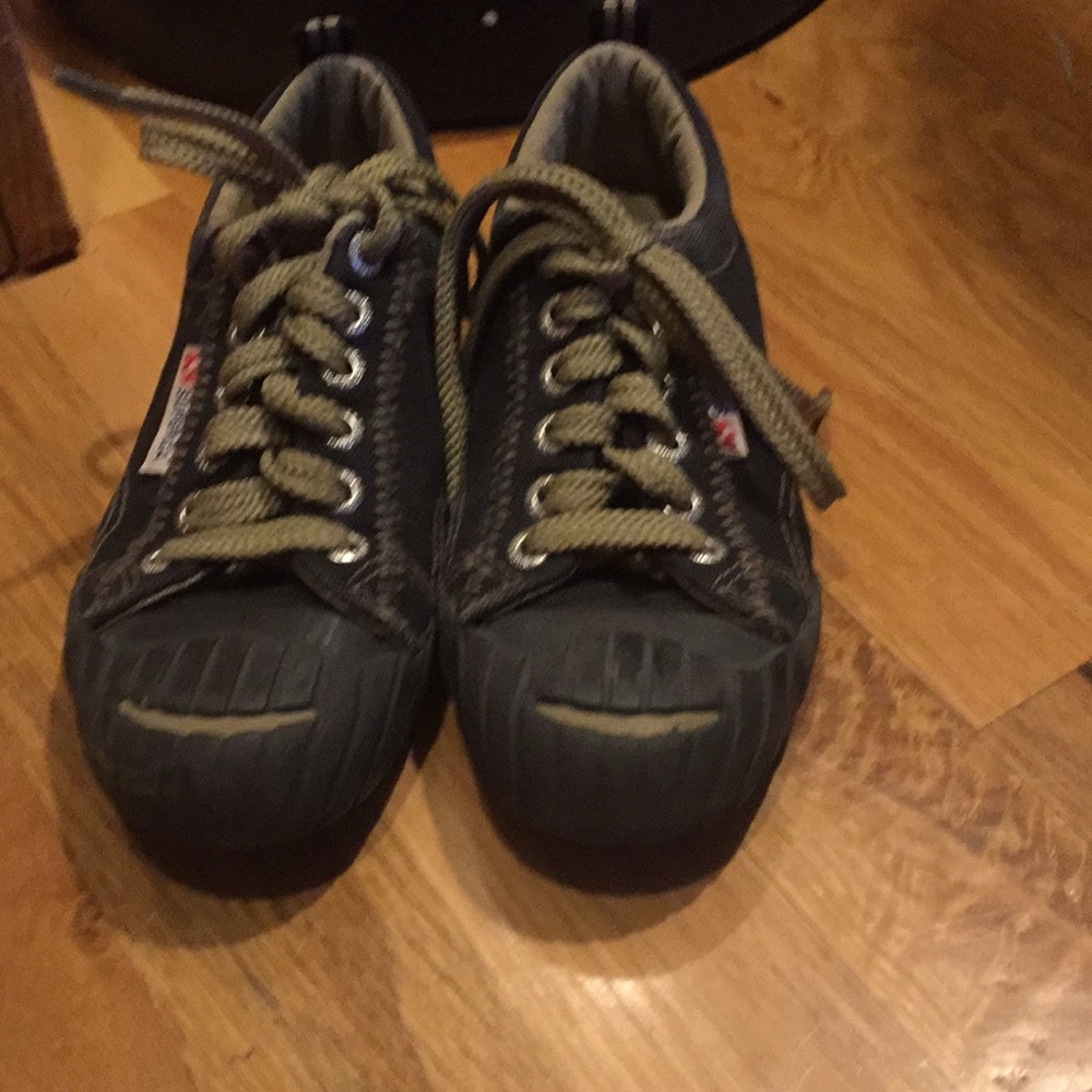 Boys shoes